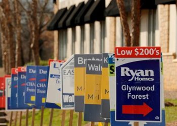 US home prices to fall less than expected despite high borrowing costs