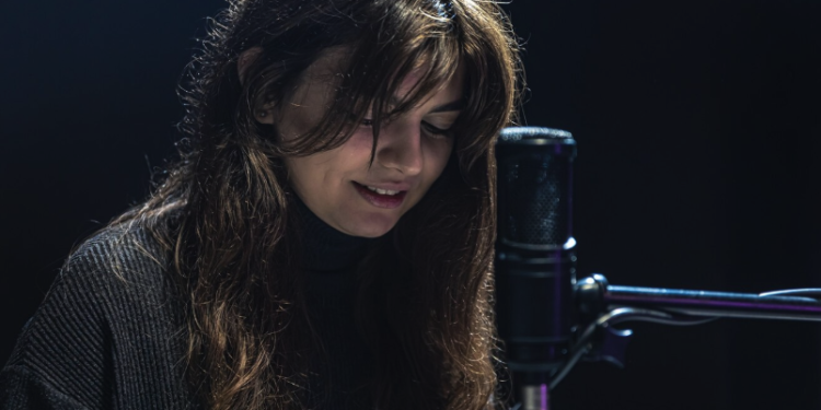 강남 하이퍼블릭: 프리미엄 노래방에서의 고급스러운 여유와 여성 호스티스와의 특별한 시간